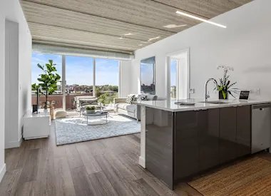 Photo - 724 W Sheridan Rd (Chicago, IL)