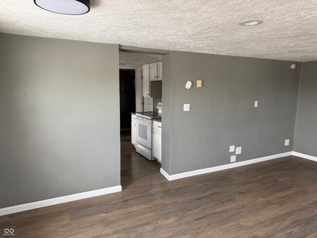 Foto del edificio - 7881 N 200 W