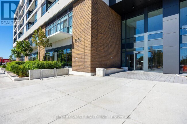 Building Photo - 110-1350-1350 Ellesmere Rd