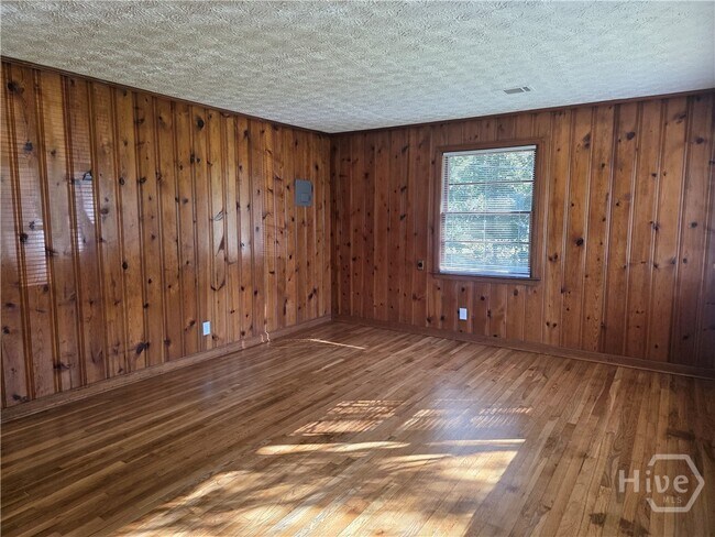 Foto del edificio - 8 Ronnie Ave