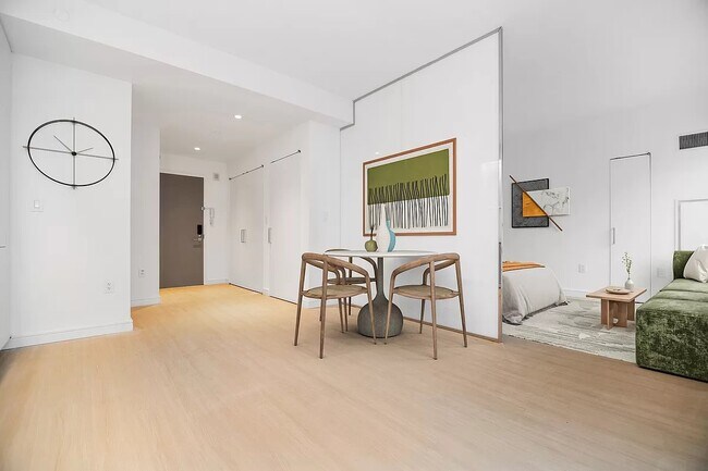 Building Photo - 572 Eleventh Avenue