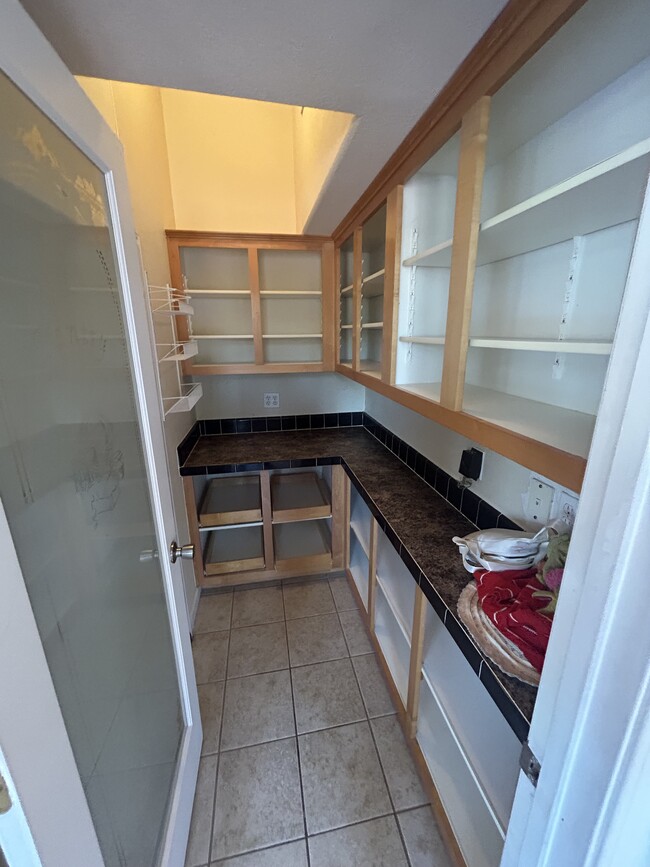Kitchen Pantry - 9385 Burchell Rd