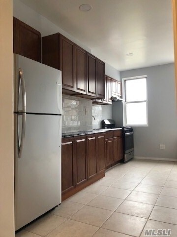 Foto del edificio - 60-91-91 54th St