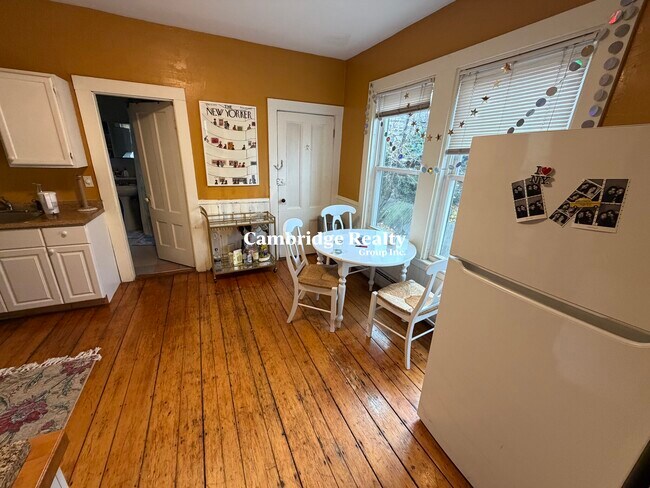 Building Photo - 44 Delle Ave