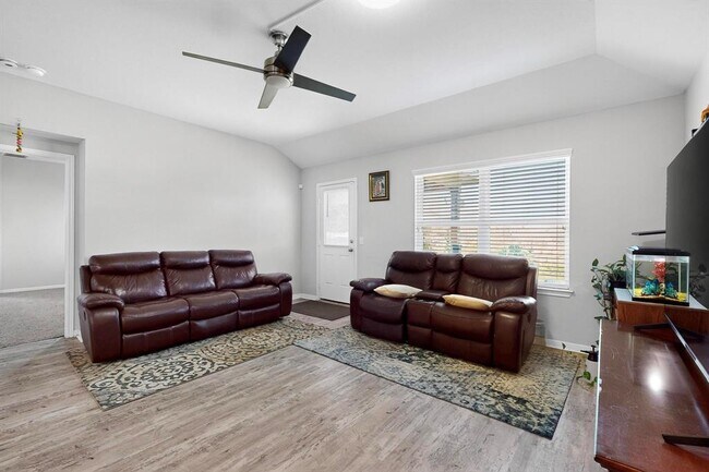 Building Photo - 112 Palo Duro Ct