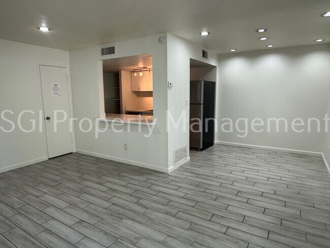 Foto del edificio - Beautiful 2 bedroom unit ready for move in