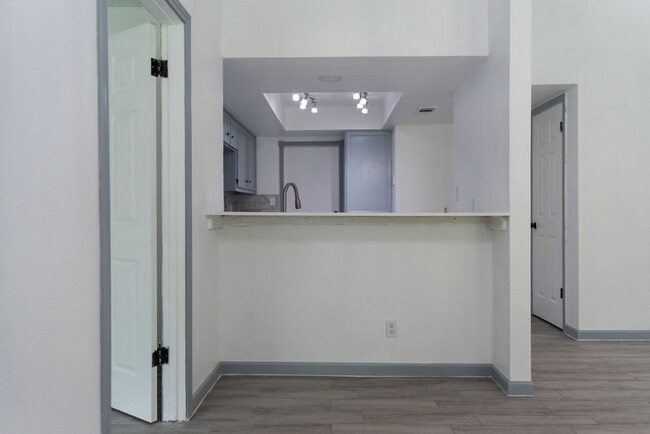 Building Photo - 800 Greenwich Pl