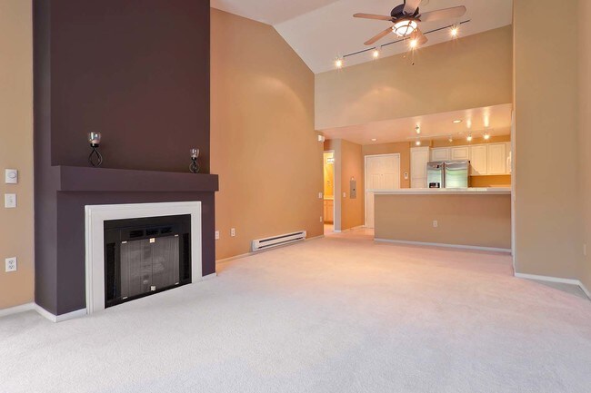 Building Photo - Top-Floor Condo