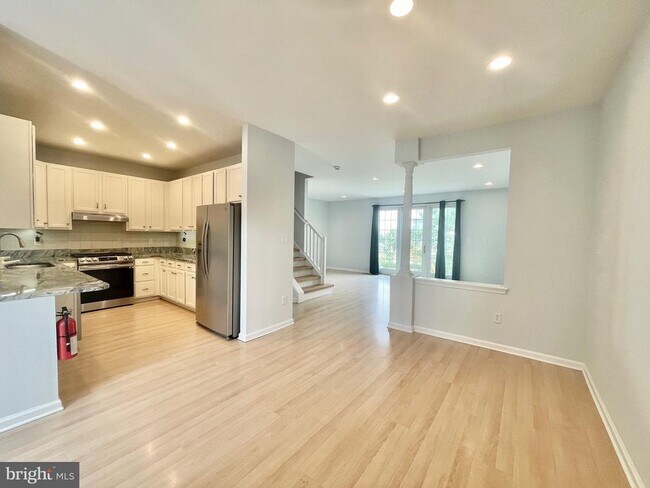 Building Photo - 1053 Chanticleer Dr