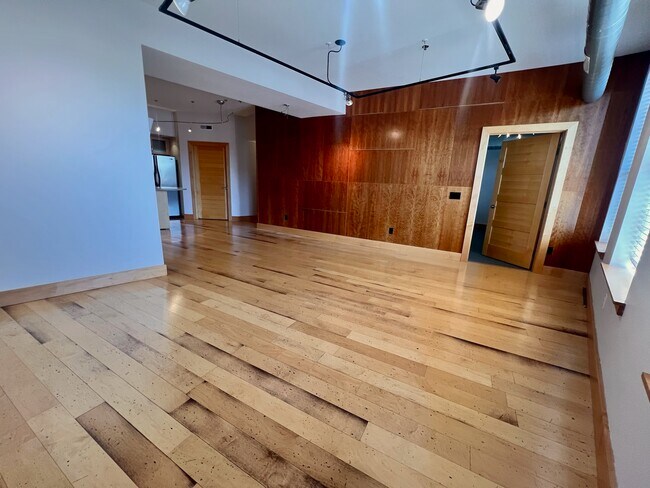 Sala de estar abierta - 319 Broadway N