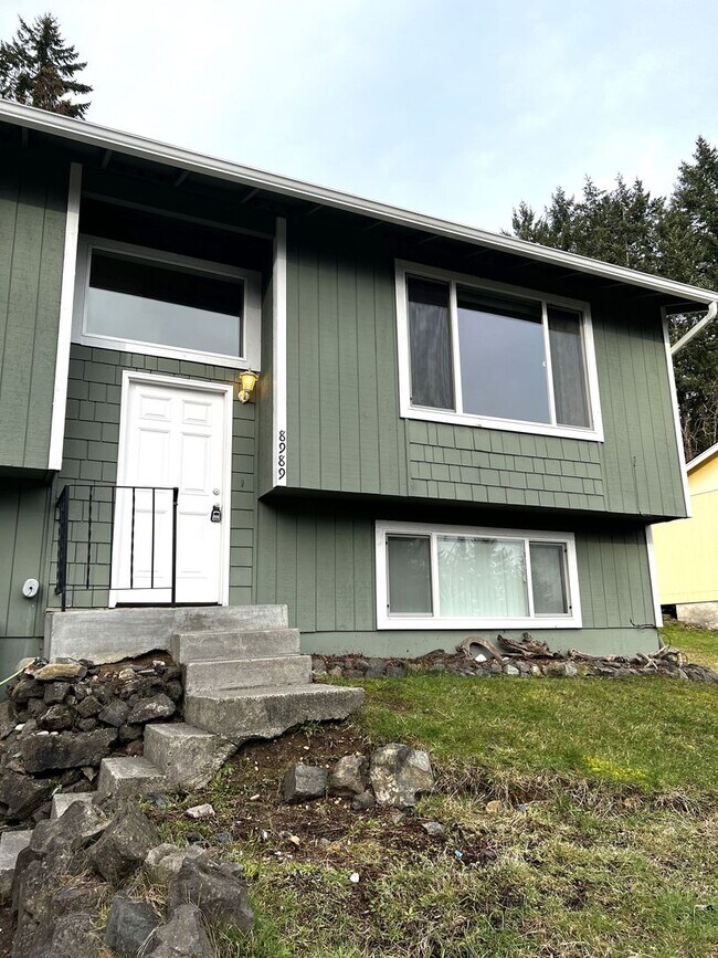 Foto del edificio - 8989/8987 Hoot Ridge Lane NW