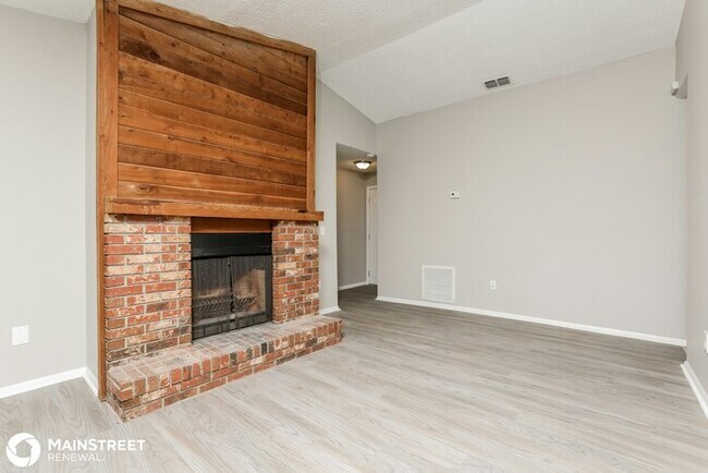 Foto del edificio - 105 Whispering Pines Ct