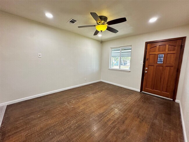 Foto del edificio - 9434 Fairland Dr