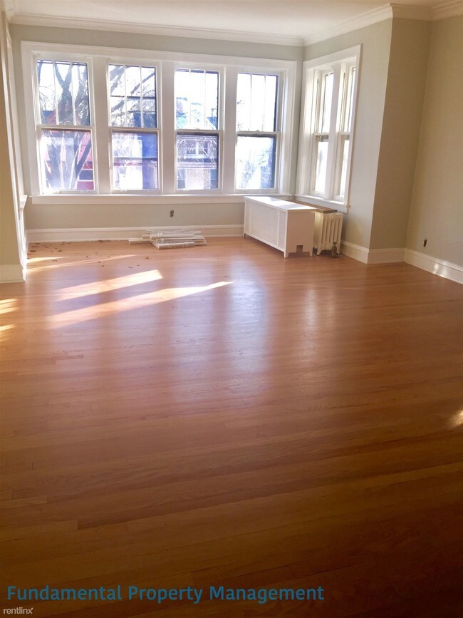 Building Photo - 305 S Oak Park Ave