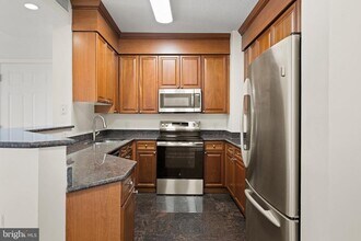 Building Photo - 3101 N Hampton Dr