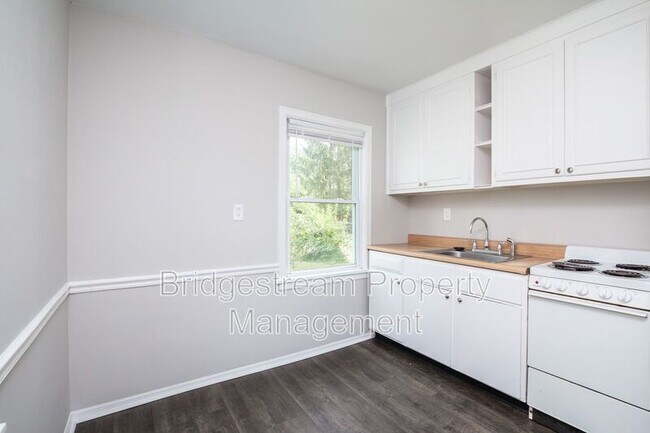 Building Photo - 708 Winston Dr