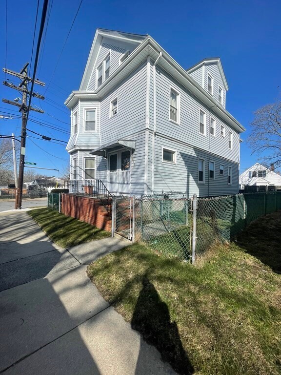 Building Photo - 189 Adams St