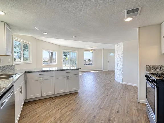 Building Photo - Available Now for Rent in the prestigious community of Silver Lakes! Please act fast as this beau...