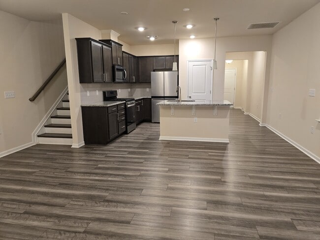 Building Photo - 883 Falls Grove Trl