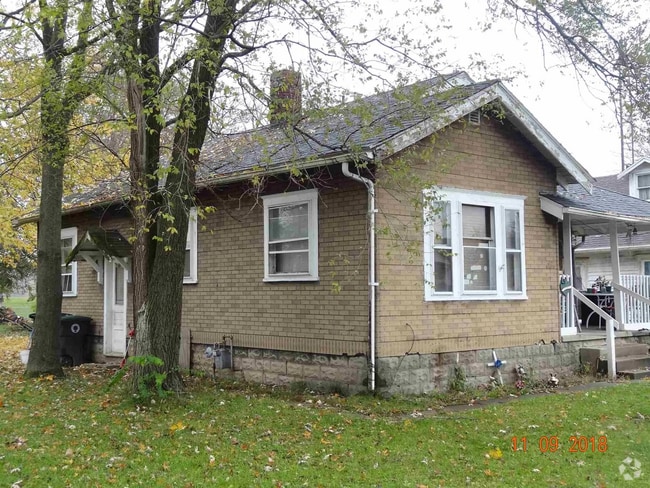Building Photo - 300 N 4th St