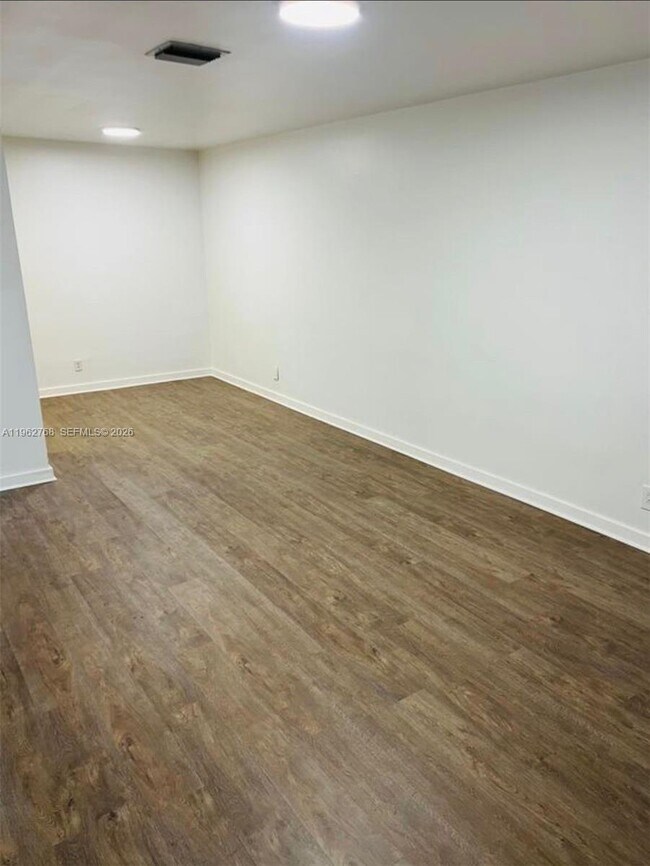 Foto del edificio - 5820 NW 23rd St