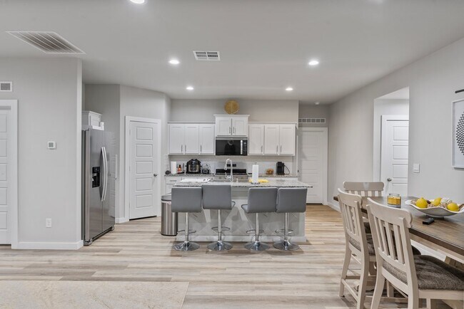 Foto del edificio - 7705 Brown Bark Rd