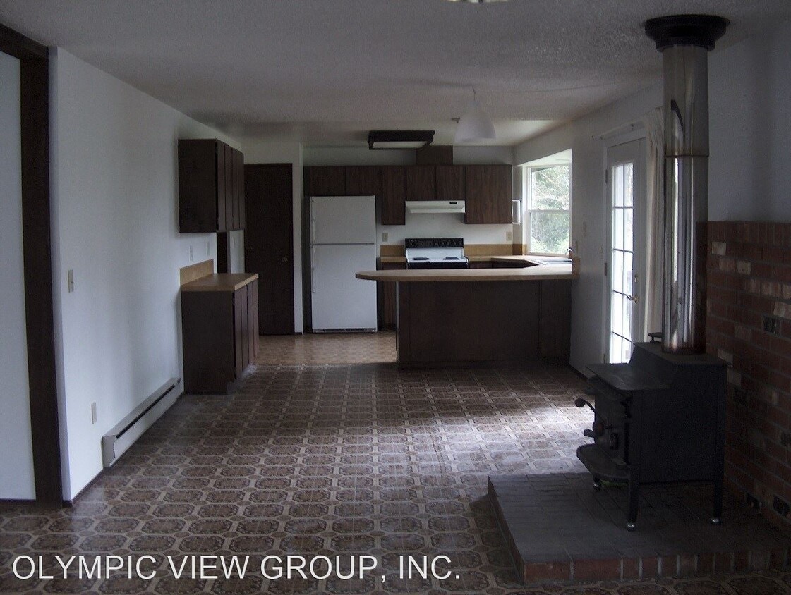 Primary Photo - 2 br, 2.5 bath House - 33 STILLSON ROAD