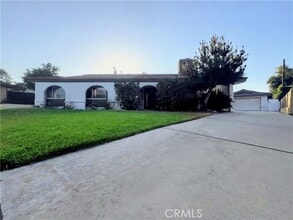 Building Photo - 758 E Cypress Ave