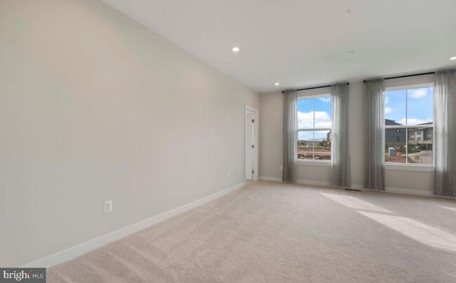 Building Photo - 42627 Burbank Terrace