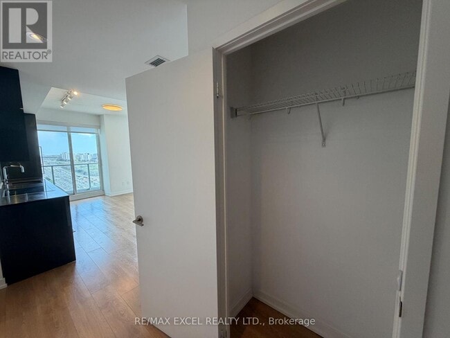 Building Photo - 115 McMahon Dr