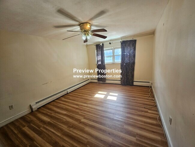 Foto del edificio - 12 Commonwealth Ct