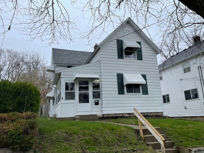 Foto principal - Huge Northeast Side Home close to Medical ...