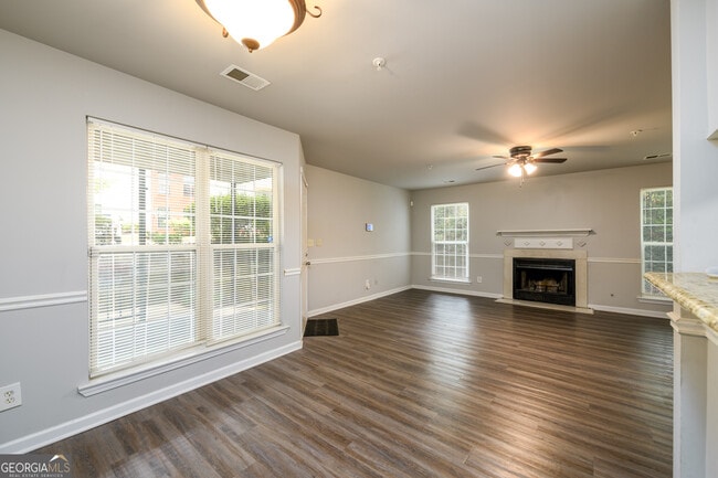 Foto del edificio - 4363 Thunderfork Ln