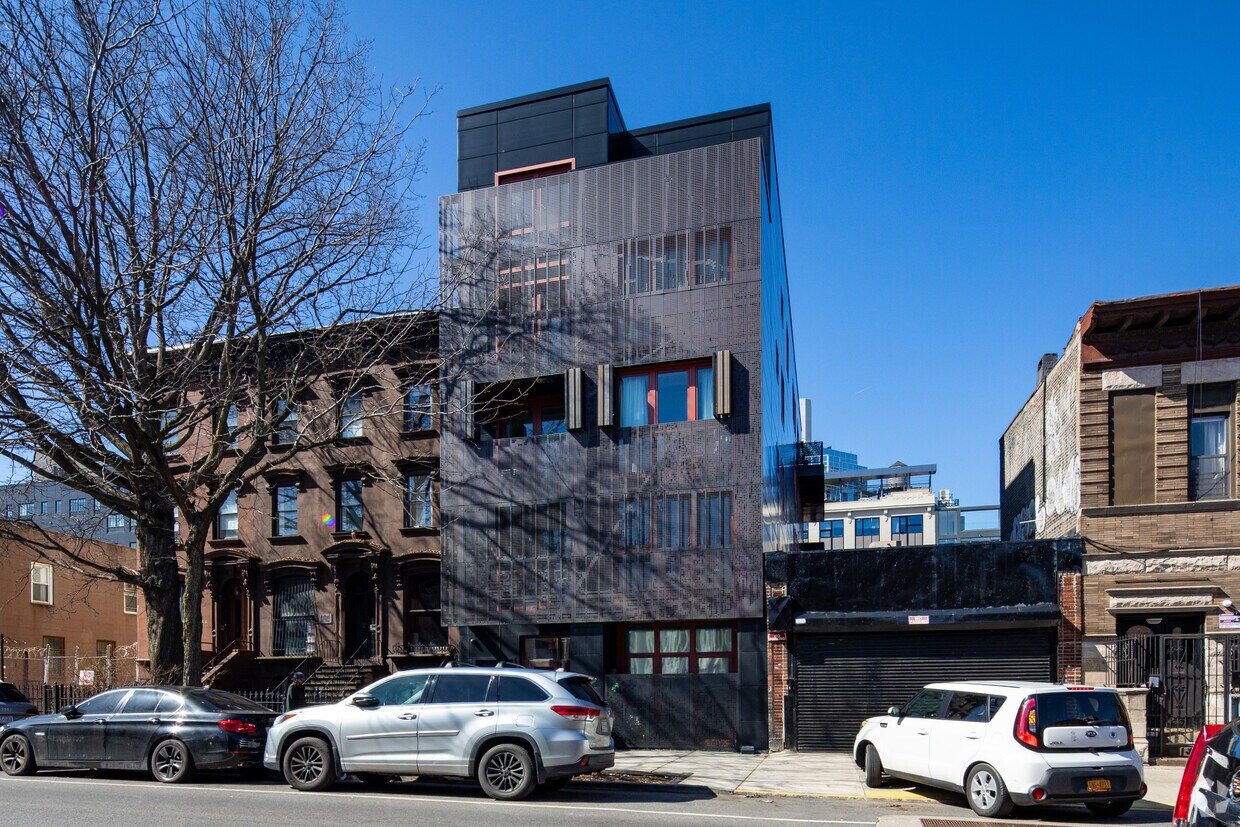 Primary Photo - 538 Washington Ave