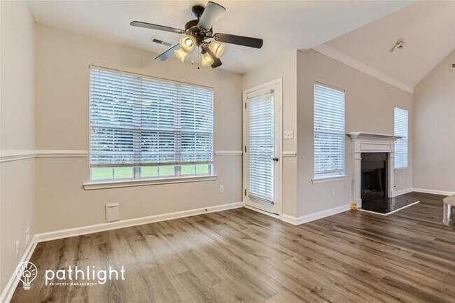 Foto del edificio - 350 Sunderland Cir, Fayetteville, GA, 30215