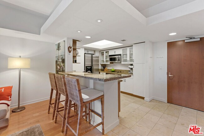 Foto del edificio - 13700 Marina Pointe Dr