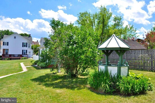 Foto del edificio - 33 W Forrest Ave