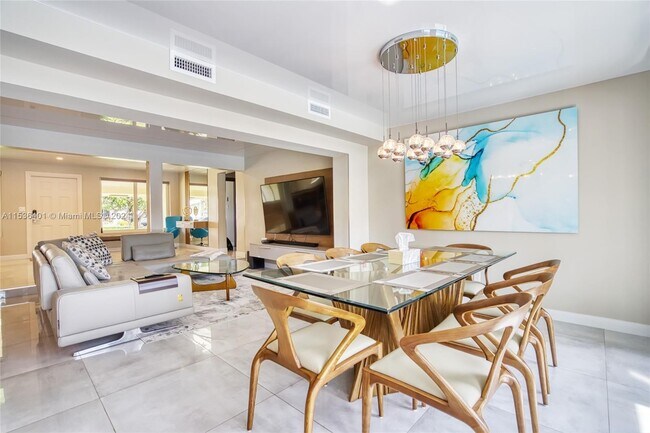 Building Photo - 235 SE 6th St