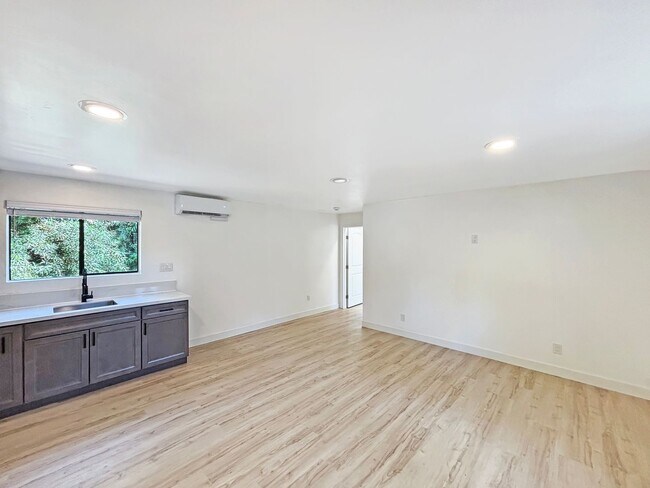 Foto del edificio - Charming 1BD/1BA Home in North Park W/ W/D...