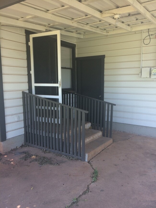 Building Photo - 3/2 Dec 1 MOVE IN!