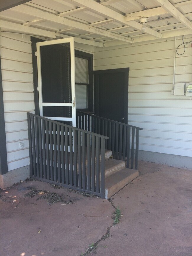 Foto del edificio - 3/2 Dec 1 MOVE IN!