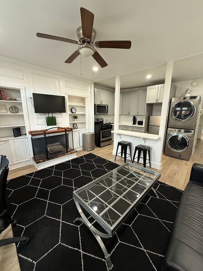 Building Photo - 47TH_1128