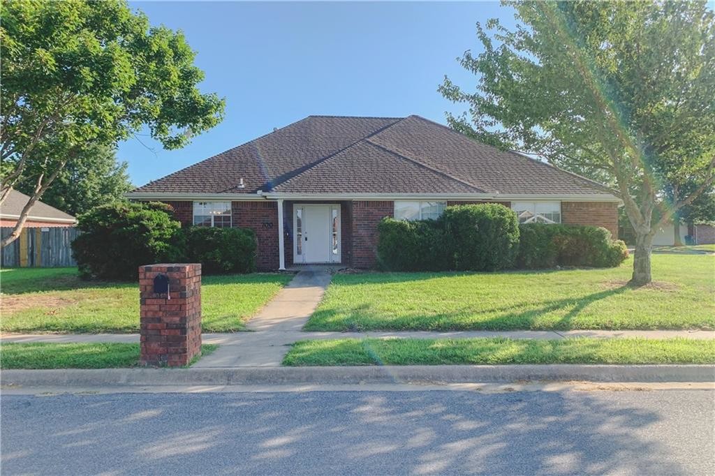 Building Photo - 700 N Meadowlands Dr