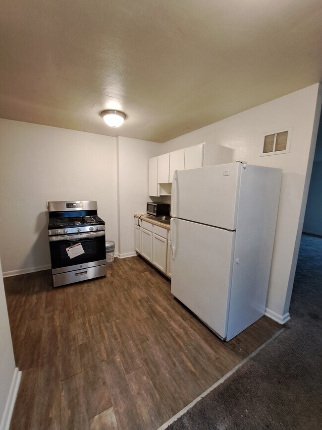 Building Photo - 110 Wroe Ave