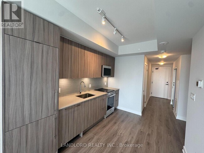 Photo du bâtiment - 4130-4130 Parkside Village Dr