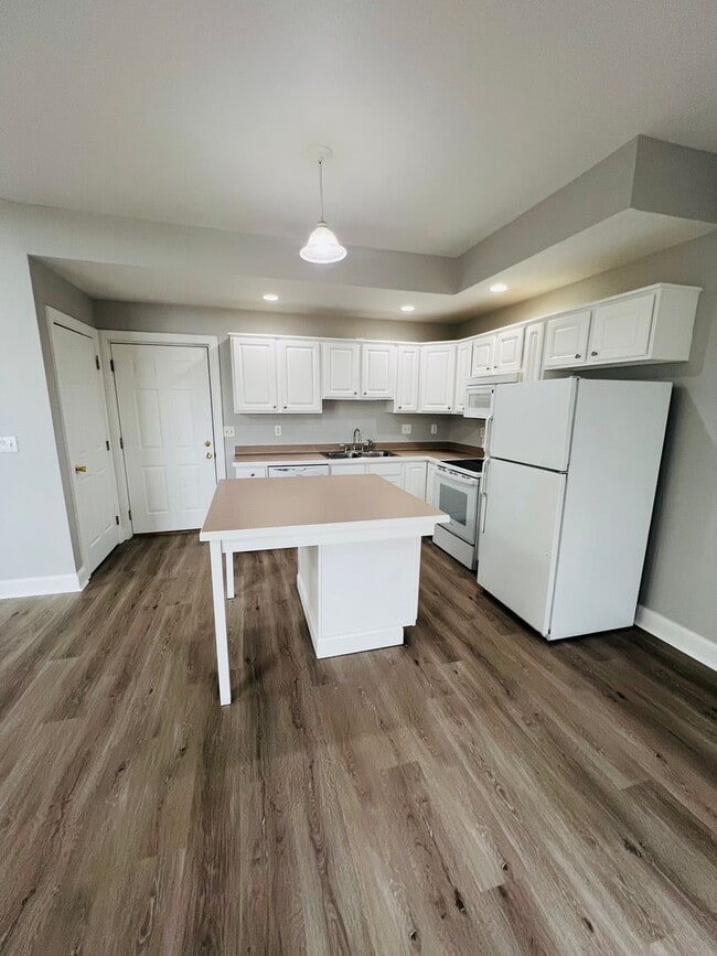 Foto del edificio - RENOVATED 4 bed 3.5 bath Duplex - Availabl...