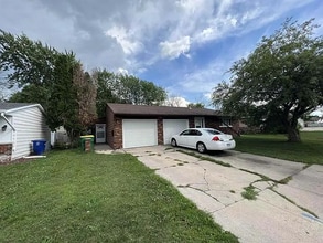 Building Photo - 603-605-605 Victoria St