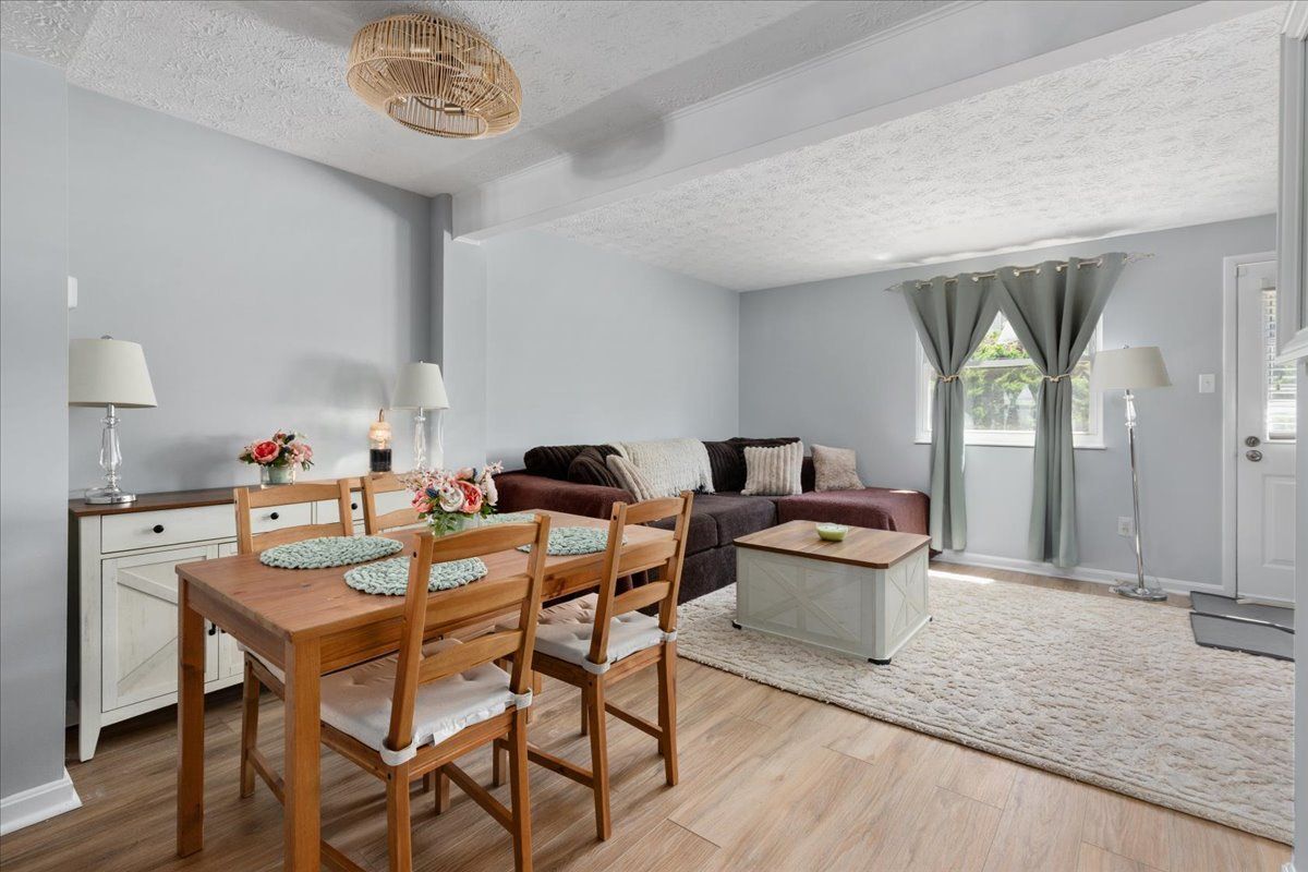Foto del edificio - 8307 Crestmont Cir