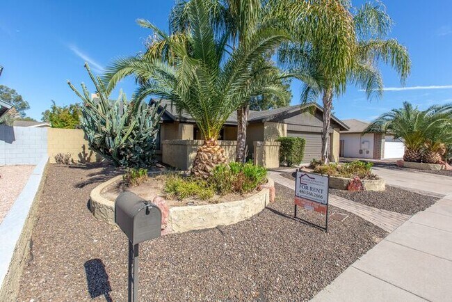 Building Photo - 1406 W Impala Ave