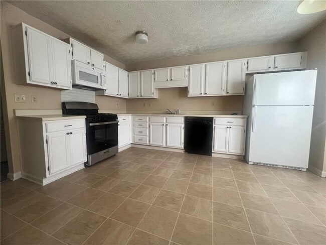 Building Photo - 1033 Plantation Way